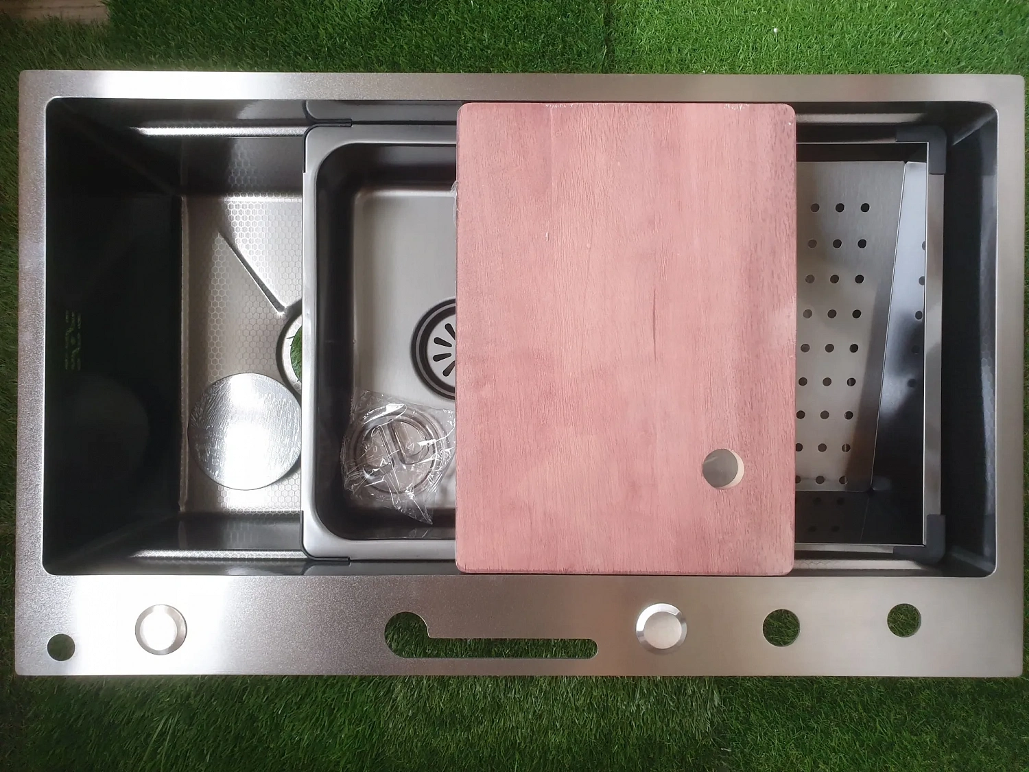 Багатофункціональне кухонна мийка з нержавіючої сталі в комплекті зі змішувачем